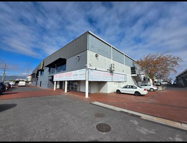 700M² RETAIL TO LET IN STRAND CENTRAL