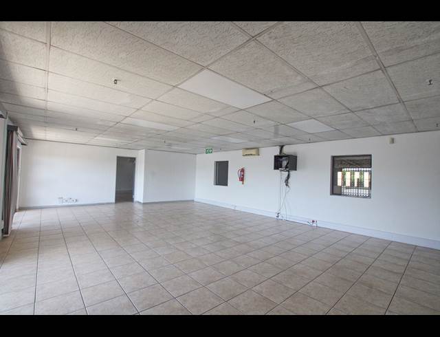 1,607M² WAREHOUSE TO LET IN HOOGLAND
