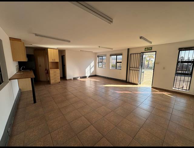 385M² WAREHOUSE TO LET IN PRINCESS AH