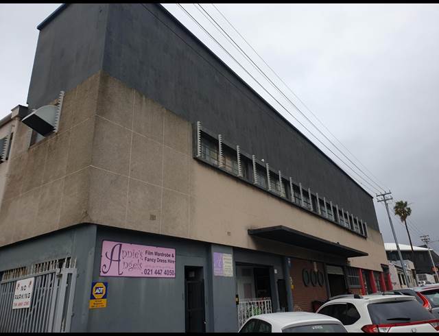 1,038M² BUILDING RENTED IN SALT RIVER