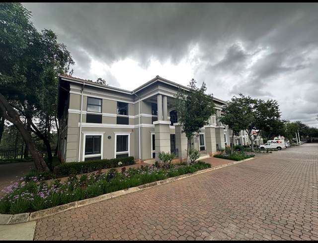 382.60M² OFFICE TO LET IN WOODMEAD