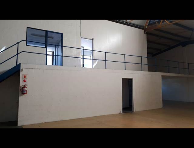 544M² WAREHOUSE TO LET IN RED HILL