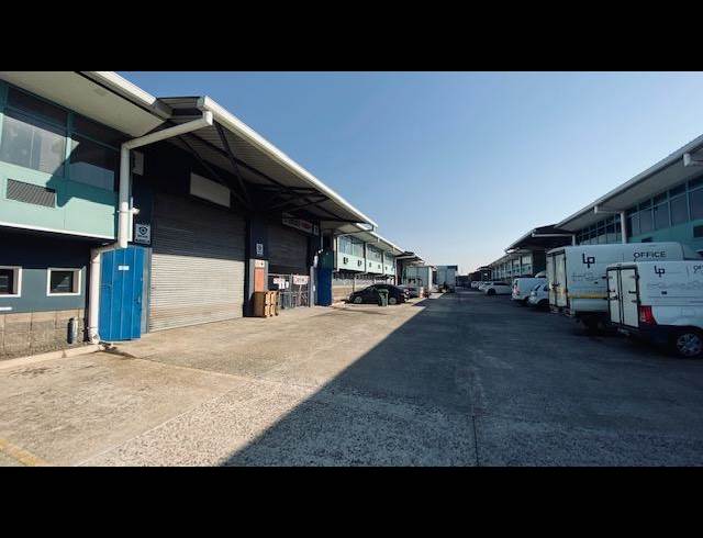 335M² WAREHOUSE TO LET IN RED HILL