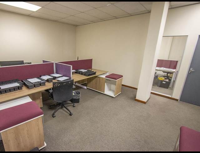 1,569M² OFFICE TO LET IN RANDJESPARK