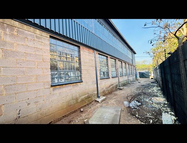 360M² WAREHOUSE TO LET IN ROODEPOORT