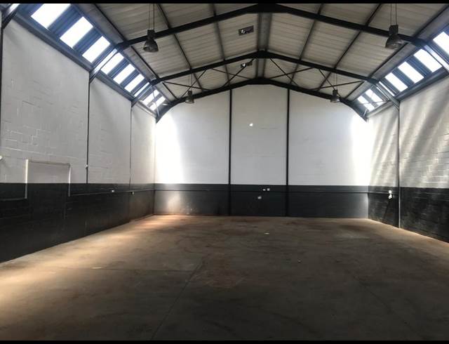 375M² WAREHOUSE RENTED IN STIKLAND INDUSTRIAL