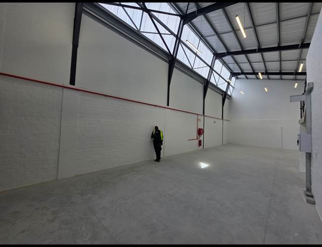 250M² WAREHOUSE TO LET IN FIRGROVE