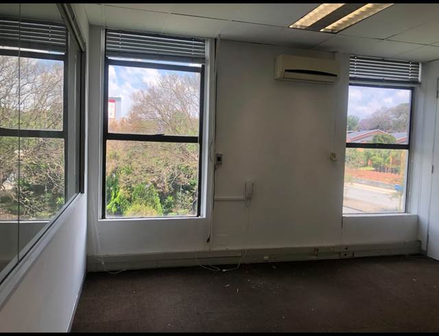 873M² OFFICE TO LET IN HYDE PARK