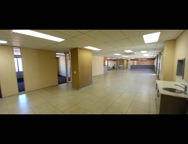 2,222M² OFFICE TO LET IN EDENBURG