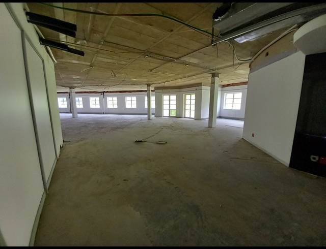 425M² OFFICE TO LET IN BRYANSTON