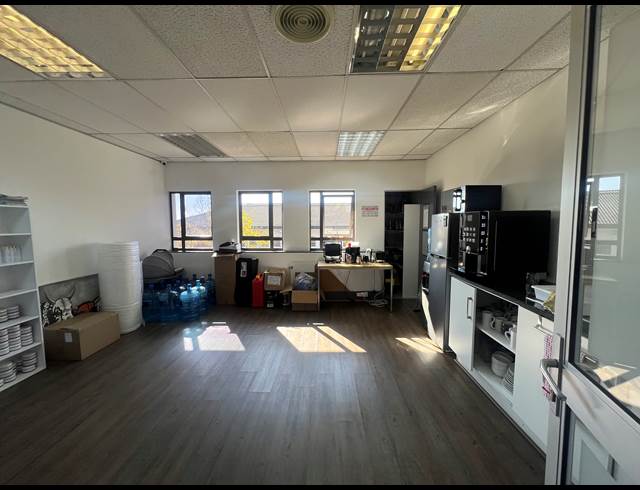 194M² OFFICE TO LET IN HYDE PARK