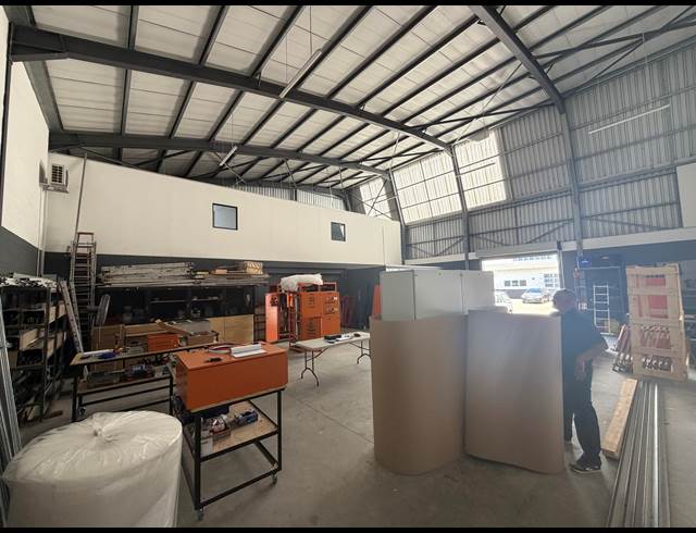 322M² WAREHOUSE TO LET IN FIRGROVE