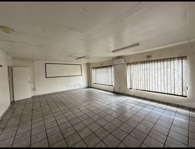 770M² WAREHOUSE TO LET IN LASER PARK