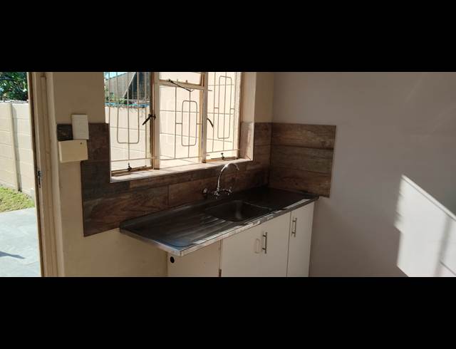 1 BEDROOM FREEHOLD TO LET IN FAIRWAYS