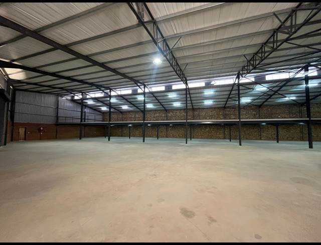 2,702M² WAREHOUSE TO LET IN ORMONDE