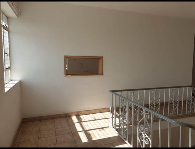 75M² OFFICE TO LET IN ELECTRON