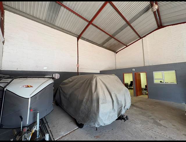 152M² WAREHOUSE TO LET IN BROADLANDS PARK