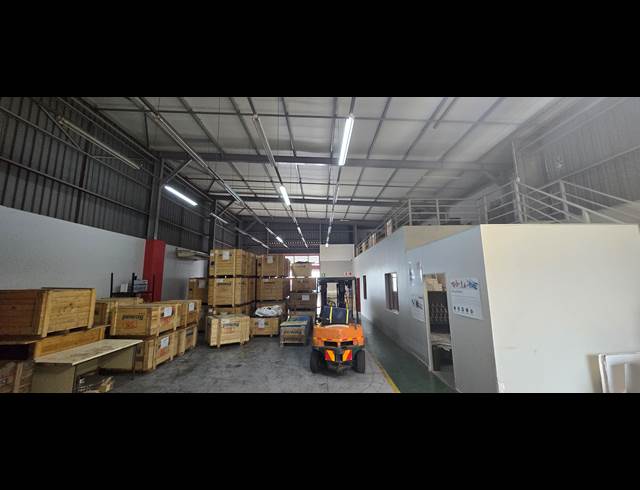 322M² WAREHOUSE TO LET IN FACTORIA