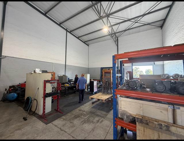 290M² WAREHOUSE TO LET IN STONEWOOD SECURITY ESTATE