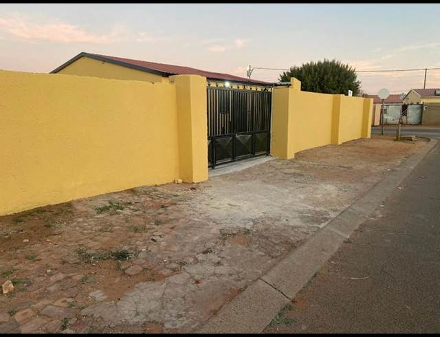 3 BEDROOM PROPERTY TO RENT IN PROTEA GLEN EXT