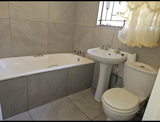 3 bed property to rent in BIRCH ACRES