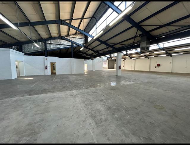 925M² WAREHOUSE TO LET IN PAROW INDUSTRIAL