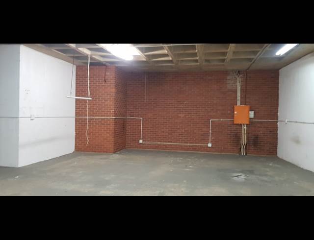 300M² BUSINESS CENTRE TO LET IN PHOENIX INDUSTRIAL