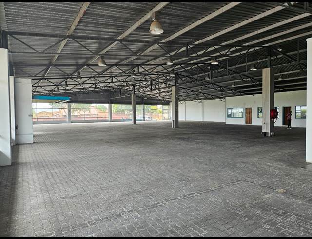 1,135M² BUSINESS TO LET IN TRICHARDT