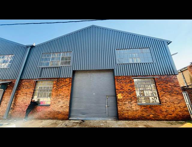 350M² WAREHOUSE TO LET IN ROODEPOORT
