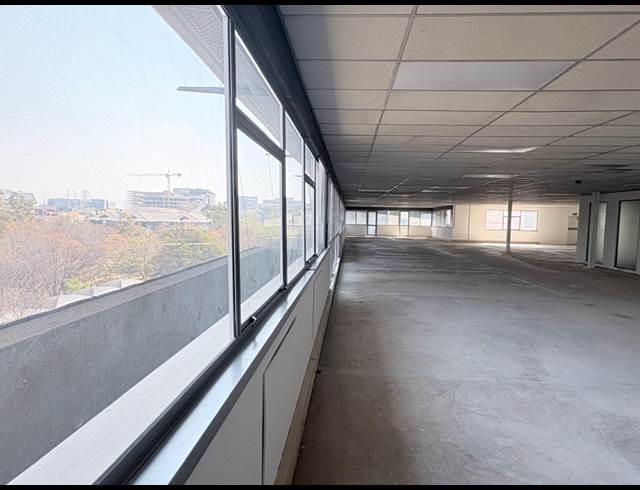 5,600M² OFFICE TO LET IN VORNA VALLEY
