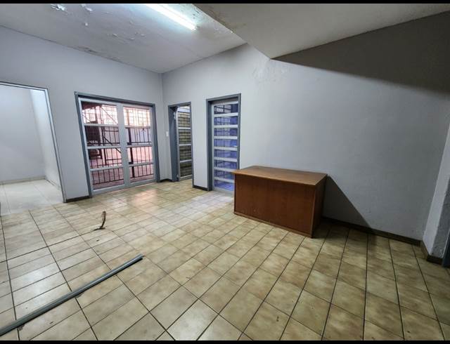 3,000M² WAREHOUSE TO LET IN BENROSE