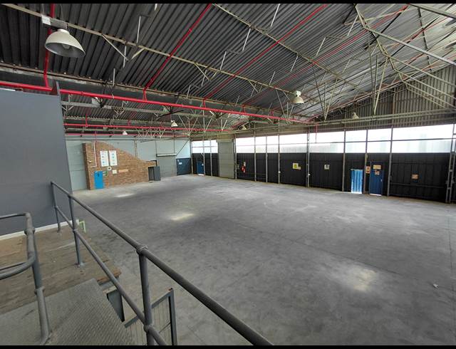2,899M² WAREHOUSE TO LET IN CLAYVILLE