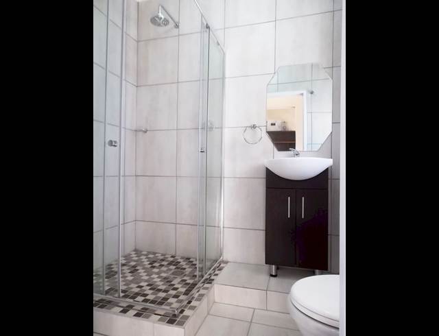 1 bed property to rent in ROSEBANK