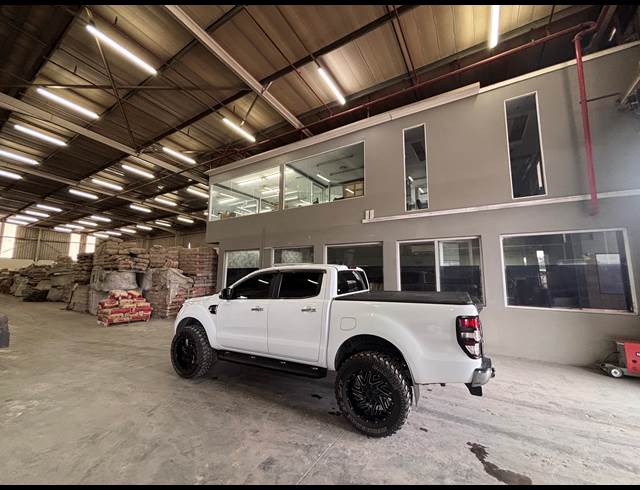 2,500M² WAREHOUSE TO LET IN PHOENIX INDUSTRIAL