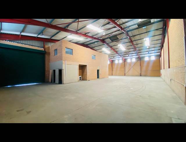 2,606M² WAREHOUSE TO LET IN ROOIHUISKRAAL