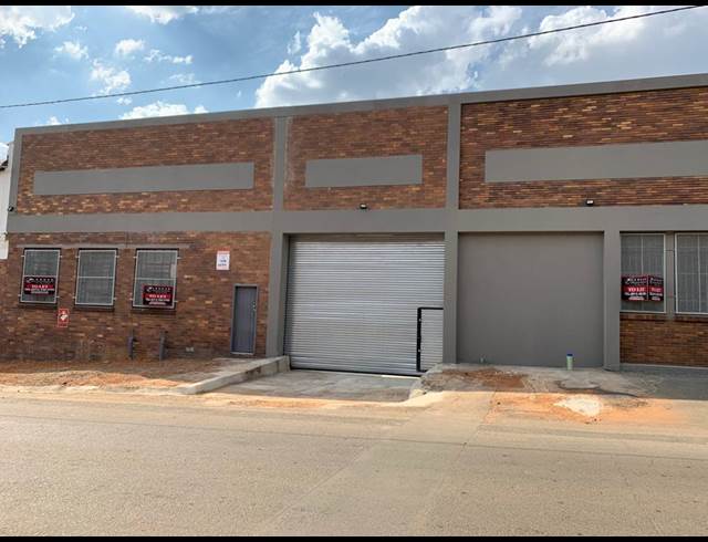300M² BUILDING TO LET IN BOOYSENS
