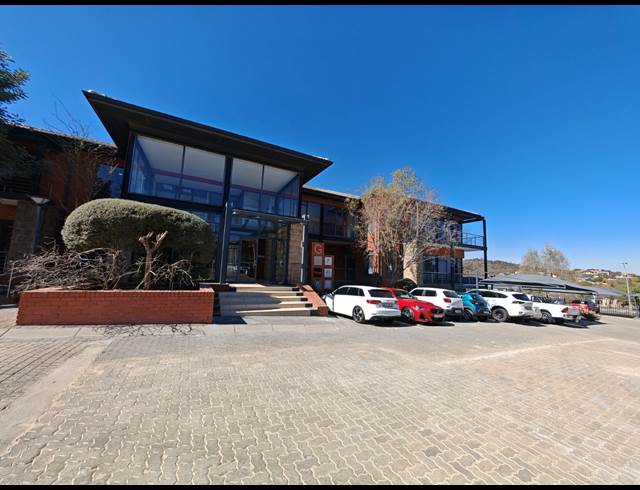 131M² OFFICE TO LET IN MEYERSDAL