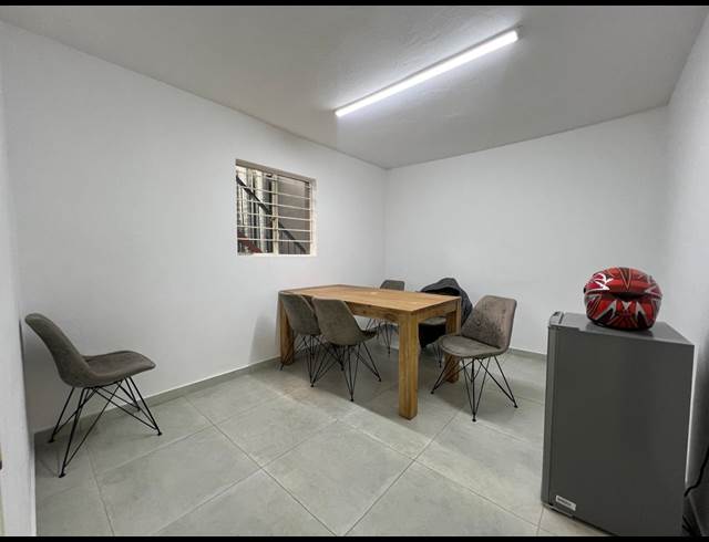 290M² WAREHOUSE TO LET IN GREENGATE