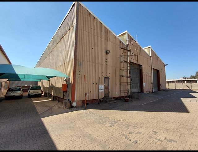 1,100M² WAREHOUSE TO LET IN CLAYVILLE