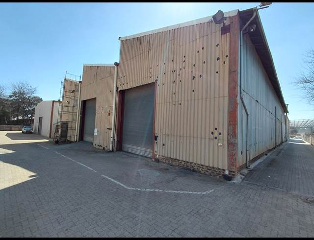 1,100M² WAREHOUSE TO LET IN CLAYVILLE