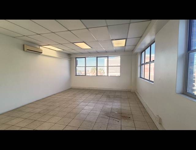 200M² OFFICE TO LET IN SALT RIVER