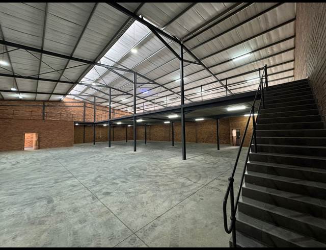 1,155M² WAREHOUSE TO LET IN ORMONDE
