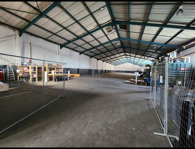 3,260M² WAREHOUSE TO LET IN KILLARNEY GARDENS