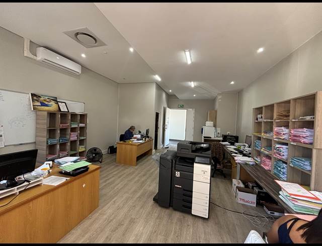 81M² OFFICE TO LET IN PAARDEVLEI