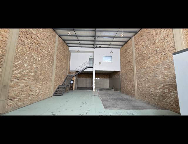 517M² WAREHOUSE TO LET IN NORTH RIDING