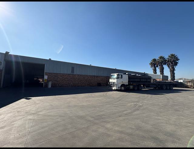 720M² WAREHOUSE TO LET IN BRENTWOOD PARK