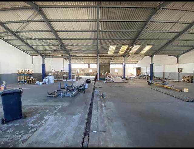 780M² WAREHOUSE RENTED IN EPPING INDUSTRIAL