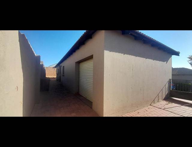 3 BEDROOM PROPERTY TO RENT IN THATCHFIELD