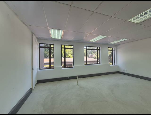 41M² OFFICE TO LET IN HYDE PARK