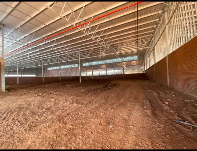 1,528M² WAREHOUSE TO LET IN IRENE